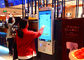 Plancher tenant le kiosque interactif d'écran, tout dans un kiosque pour des centres commerciaux fournisseur