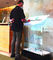 Kiosque en verre transparent de contact de Holo de machine de kiosque de projection d'hologramme avec la projection arrière fournisseur